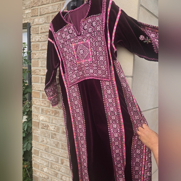 Handcrafted Velvet Palestinian Thobe – Burgundy Floral Elegance